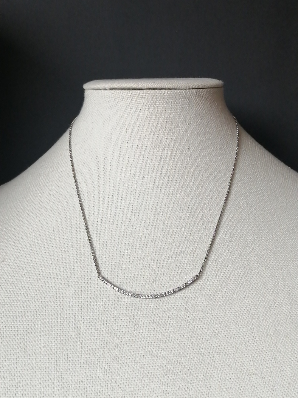 ⬇️SALE⬇️Banana Republic Necklace Delicate Silvertone Bar Rhinestones